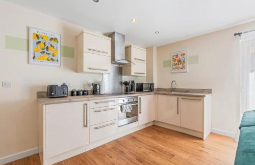 Leicester City Centre Apartamento | Spacious 3-Bed Ground Floor Apartment in Central Location, Family Friendly, Free Wi-Fi, Sleeps 7