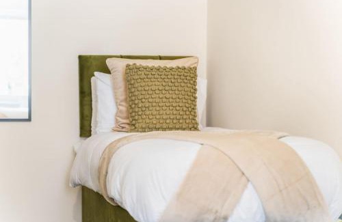 Leicester City Centre Apartamento | Spacious 3-Bed Ground Floor Apartment in Central Location, Family Friendly, Free Wi-Fi, Sleeps 7