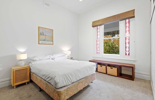 Kensington Casa | Spacious 3-Bed Home near Flemington Racecourse