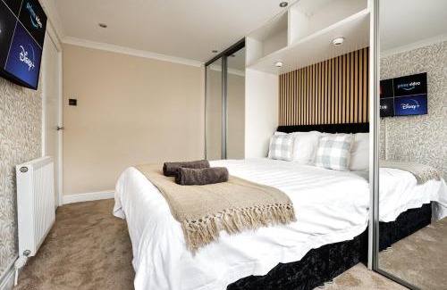 Glasgow Casa | Spacious 3 Bed Home in Glasgow City With Free Parking