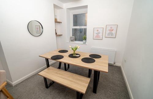 Castle Apartamento | Spacious 3 Bed Home in the heart of Swansea