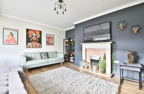 Fairwater Casa | Spacious 3 Bed Home with Pool Table