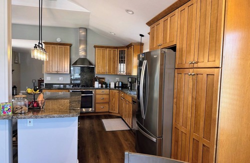 Bay Ho Casa | Spacious 3 bed house with hot tub, outdoor oasis, near bay, beaches, fun!