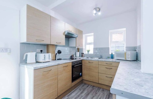 Clayton Casa | Spacious 3-Bed, Ideal for Long-Term, FREE Parking!