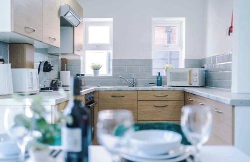 Clayton Casa | Spacious 3-Bed, Ideal for Long-Term, FREE Parking!