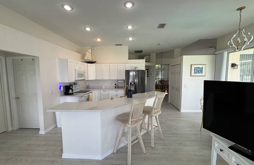 Long Meadow Casa | Spacious 3-Bed Oasis with Granite Finishes & Pool