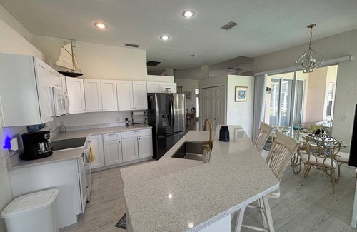 Long Meadow Casa | Spacious 3-Bed Oasis with Granite Finishes & Pool