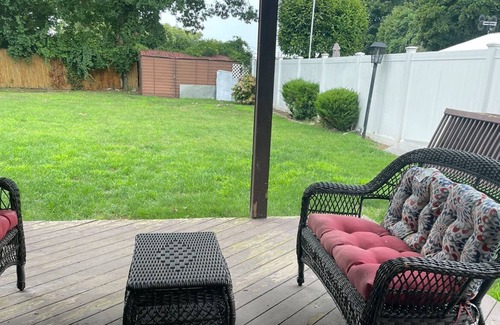 Alden Manor Apartamento | Spacious 3 bed unit in the heart of Elmont. Fully renovated with new furniture.
