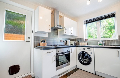 Worcester Casa | Spacious 3 Bedroom Home with Parking