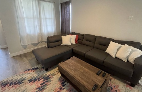 West Sacramento Casa | Spacious 3 bedroom 2 bath house. Quiet cul-de-sac, 15 minutes from downtown.