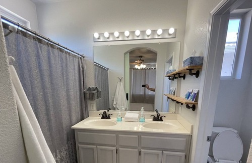 West Sacramento Casa | Spacious 3 bedroom 2 bath house. Quiet cul-de-sac, 15 minutes from downtown.