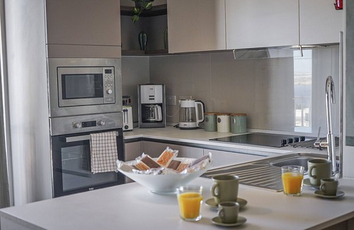 Qawra Apartamento | Spacious 3 Bedroom Apartment Central located with sea views