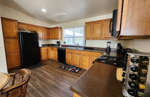 McKinleyville Casa | Spacious 3-Bedroom Eucalyptus House