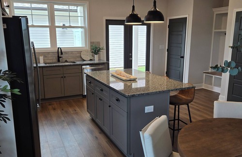 Normal Casa | Spacious 3-bedroom townhome just minutes from downtown Hsv, Redstone Arsenal.