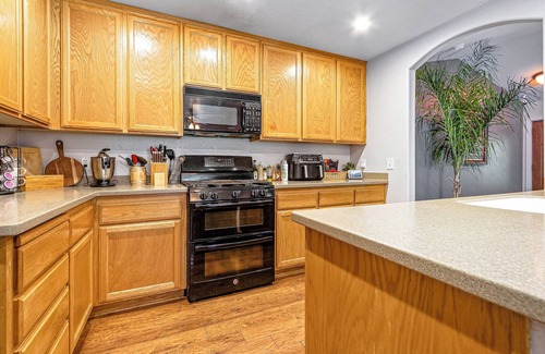 Placerville Casa | Spacious 3-bedroom house w/ AC, WiFi, Sauna, Fenced Yard, Billiards, & Theater