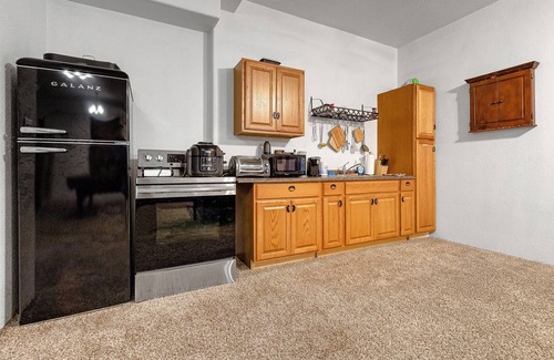 Placerville Casa | Spacious 3-bedroom house w/ AC, WiFi, Sauna, Fenced Yard, Billiards, & Theater