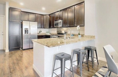 Twin Lakes Casa | Spacious 3 Bedroom,10 mins to downtown Denver, 25 mins to Boulder w/ WFH setup
