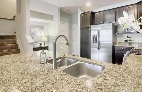 Twin Lakes Casa | Spacious 3 Bedroom,10 mins to downtown Denver, 25 mins to Boulder w/ WFH setup