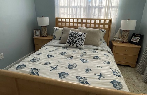 Driftwood Casa | Spacious 3-bedroom 2-bath house only 0.3 miles from the Hard Rock Hotel!