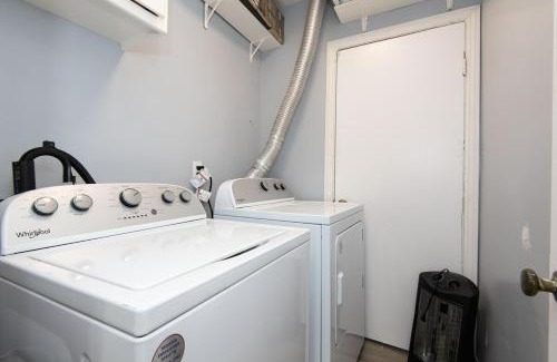 Los Angeles Apartamento | Spacious 3 Bedroom 2 Bathroom Apartment with Free Onsite Parking