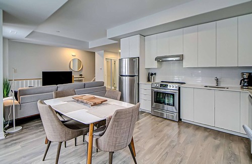 Toronto Casa | Spacious 3 Bedroom 3 BA near Yorkdale Mall