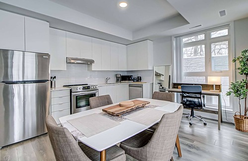 Toronto Casa | Spacious 3 Bedroom 3 BA near Yorkdale Mall