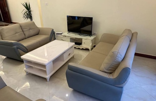 Kirkos Apartamento | Spacious 3-bedroom apartment in pleasant Addis Ababa with fitness room