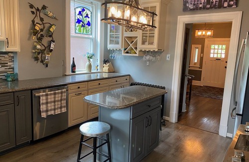 Shaw Casa | Spacious 3 bedroom and 2.5 bathroom home located in historic Shaw Neighborhood.
