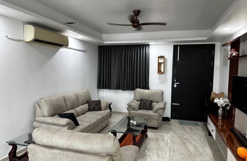 Hyderabad Apartamento | Spacious 3-bedroom apartment in enchanting Hyderabad with WiFi, AC