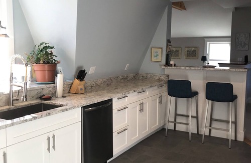 Jamestown Apartamento | Spacious 3 Bedroom Apartment for Rent - In Town Location