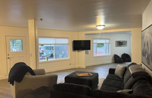 Ketchikan Apartamento | Spacious 3-bedroom apartment in beautiful downtown Ketchikan