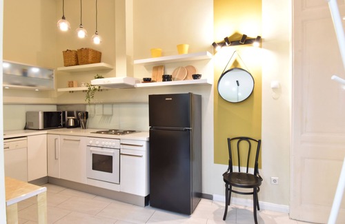 Csarnok negyed Apartamento | Spacious 3-bedroom apartment in charming Budapest with AC, WiFi