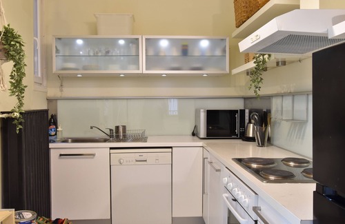 Csarnok negyed Apartamento | Spacious 3-bedroom apartment in charming Budapest with AC, WiFi