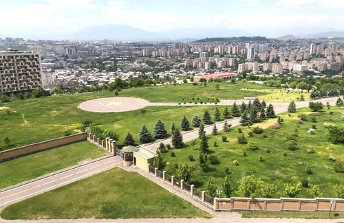 Nor-Nork Apartamento | Spacious 3-bedroom apartment in charming Yerevan with WiFi