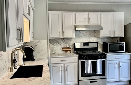 Albright Apartamento | Spacious 3 bedroom Apartment, Located in the Heart of Elmwood Village