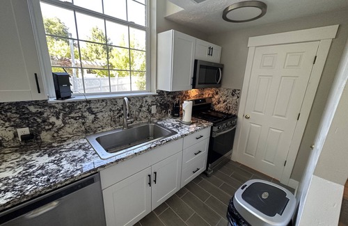 Layton Apartamento | Spacious 3-bedroom apartment with pool, hot tub, and fitness room in Layton, UT