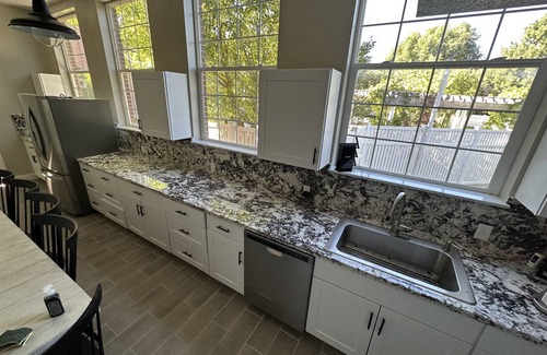 Layton Apartamento | Spacious 3-bedroom apartment with pool, hot tub, and fitness room in Layton, UT