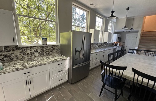 Layton Apartamento | Spacious 3-bedroom apartment with pool, hot tub, and fitness room in Layton, UT