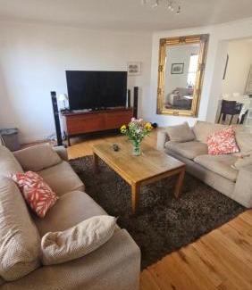 Haroldʼs Cross Apartamento | Spacious 3-Bedroom Apartment in Vibrant Dublin 8