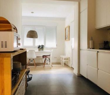 Palhais Apartamento | Spacious 3 Bedroom Apartment 20 Min To Lisbon