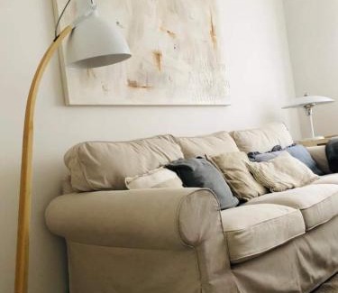 Palhais Apartamento | Spacious 3 Bedroom Apartment 20 Min To Lisbon