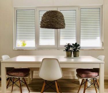 Palhais Apartamento | Spacious 3 Bedroom Apartment 20 Min To Lisbon