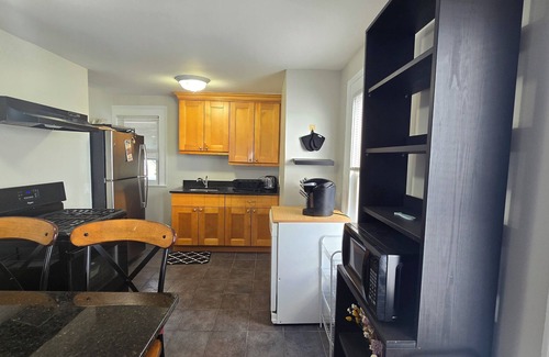 East Shore Apartamento | Spacious 3-bedroom Beach House in welcoming New Haven, Close to Everything!