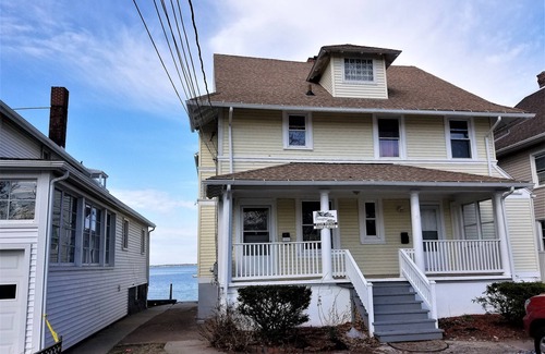 East Shore Apartamento | Spacious 3-bedroom Beach House in welcoming New Haven, Close to Everything!
