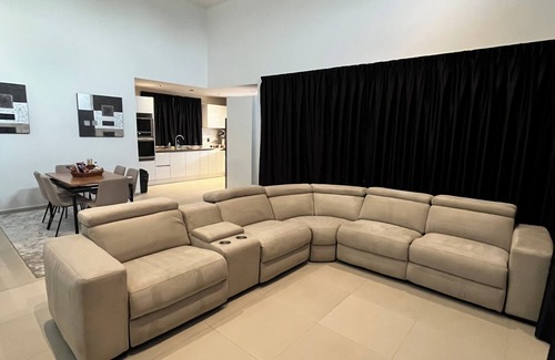 Noord Condominio | “Spacious 3-Bedroom Condo in the Heart of the City with Modern Amenities!”