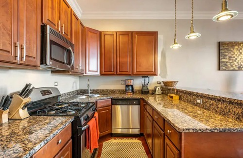 Kenwood Condominio | Spacious 3-bedroom corporate condo in wonderful North Kenwood in Hyde Park