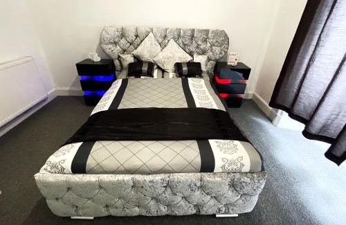 Cowdenbeath Apartamento | Spacious 3 Bedroom Entire Apartment Self Check in