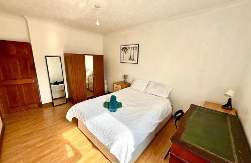 Liberton Apartamento | Spacious 3 Bedroom Flat