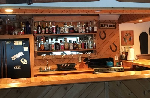 Wakefield Apartamento | Unidad espaciosa para escapadas al aire libre, puerta de entrada Premier al oeste de U. P. Aventuras