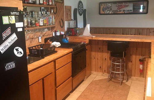Wakefield Apartamento | Unidad espaciosa para escapadas al aire libre, puerta de entrada Premier al oeste de U. P. Aventuras